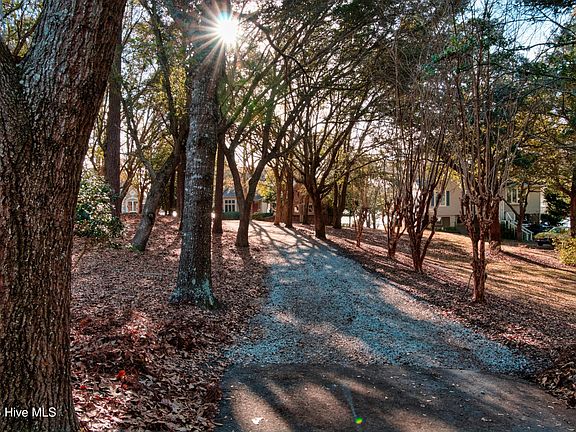 4th image of 225 Wild Oak Drive