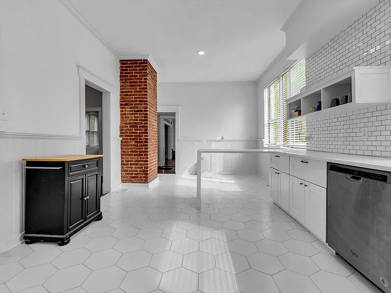 2031 Central Ave — Photo 16
