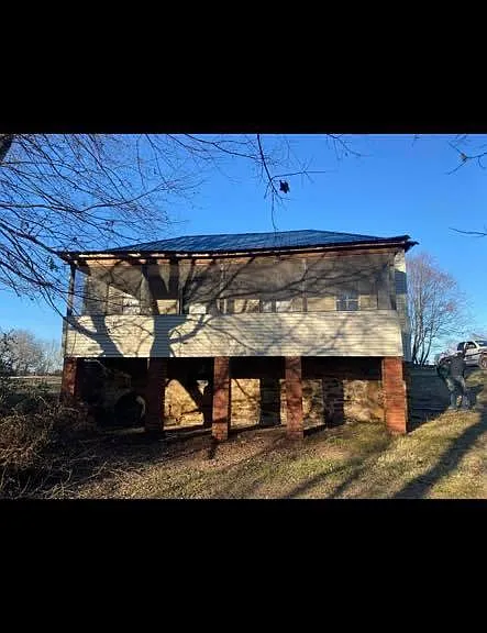 704 NW Kiowa Ave — Photo 3