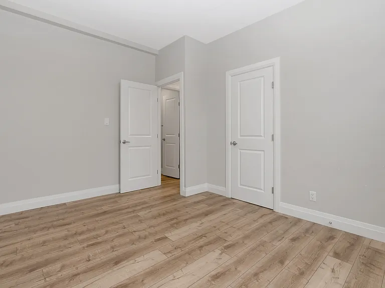 523 Bay St — Photo 18