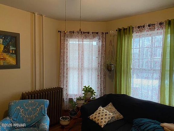 4th image of 425 Louisa St