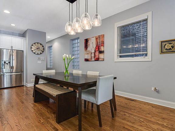 4th image of 1113 N Wood St #1