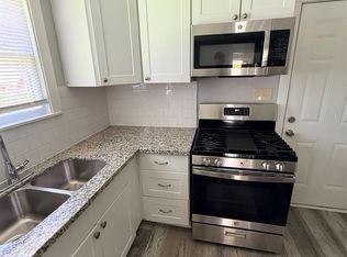 121 S Willow St, Texas City, TX 77591