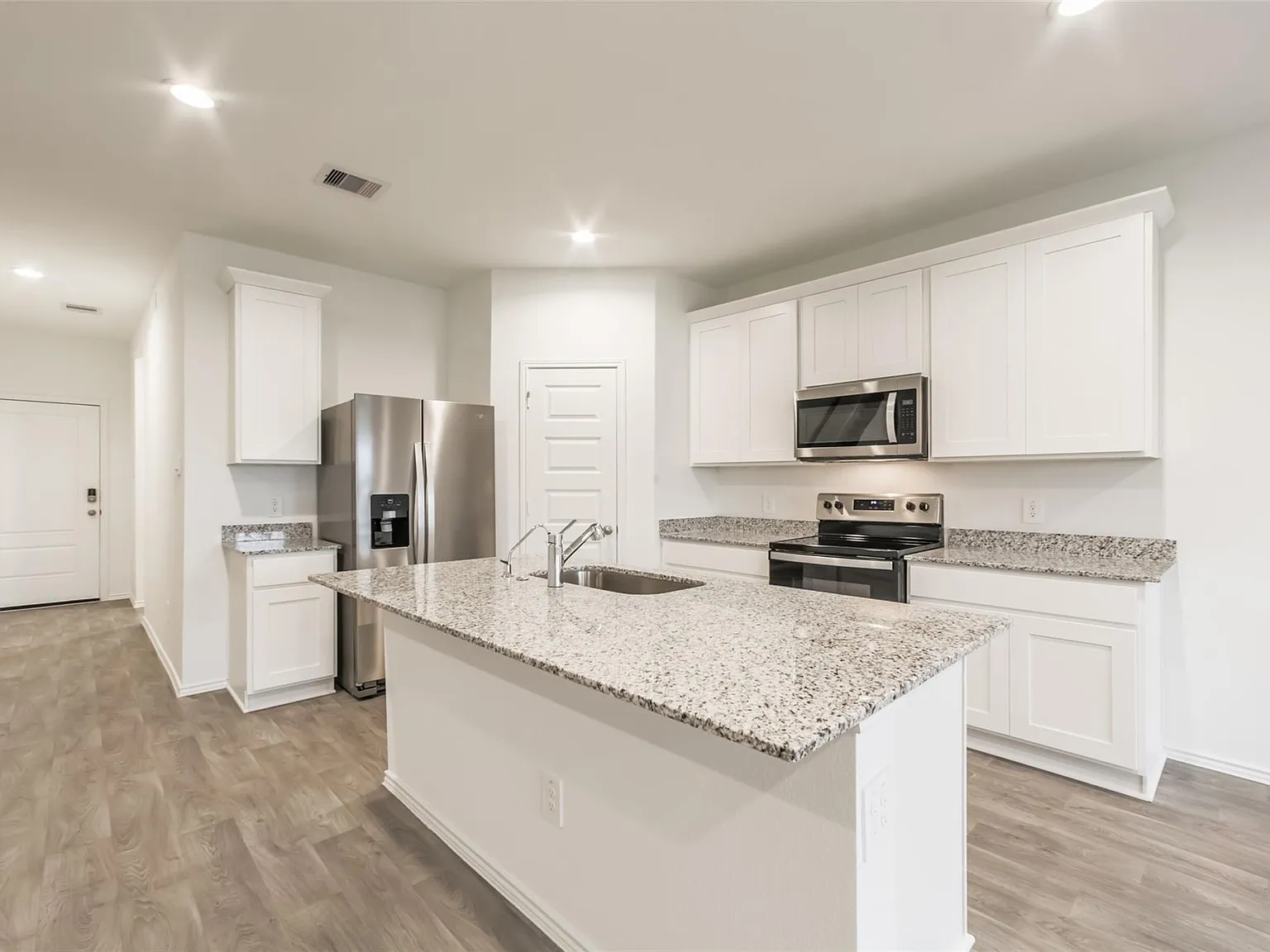 4 bed, 3.0 bath, 2257 sqft, $2,950 — Photo 4