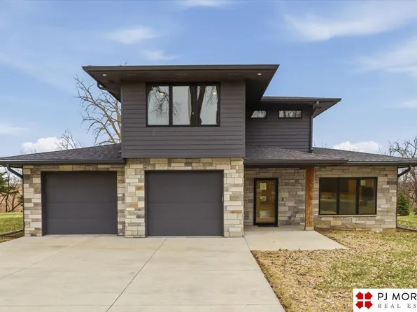 329 Christy St, Carson, IA 51525