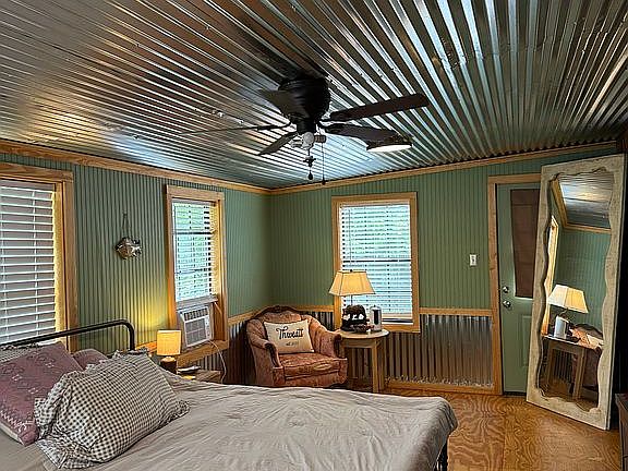 4th image of 1039 Plum Rd