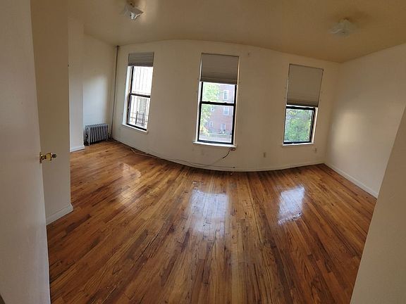 3rd image of 1354 Pacific St APT 3