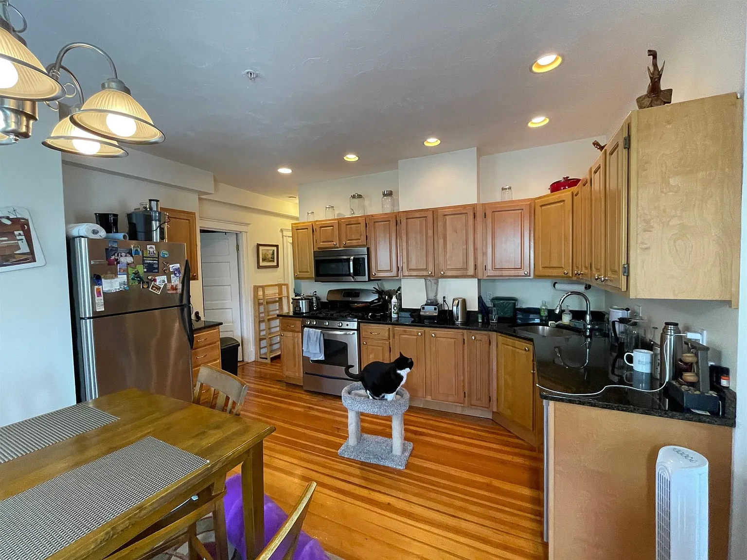3 bed, 9999 sqft, $4,200 — Photo 1