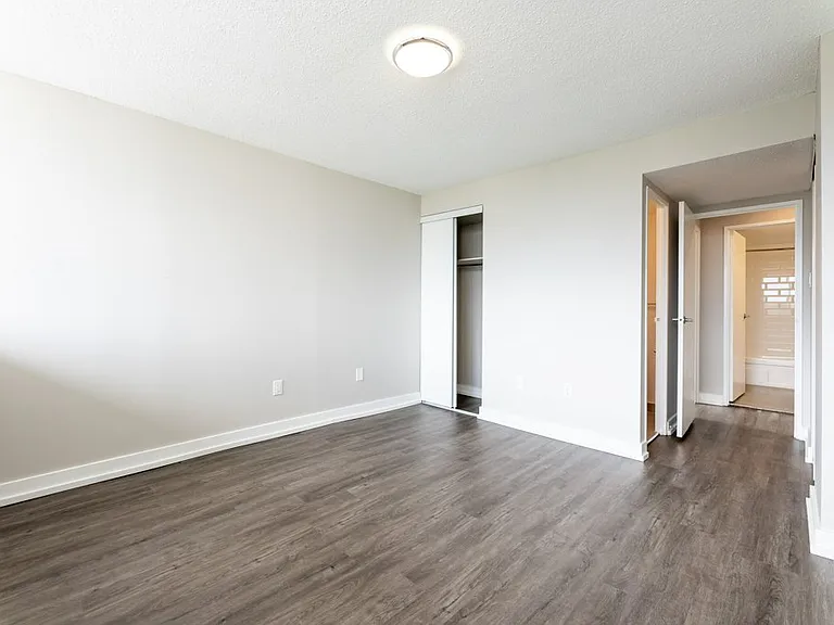 3575 Kaneff Cres — Photo 6