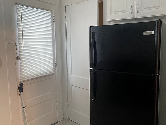 4th image of 6741 Doon Ave