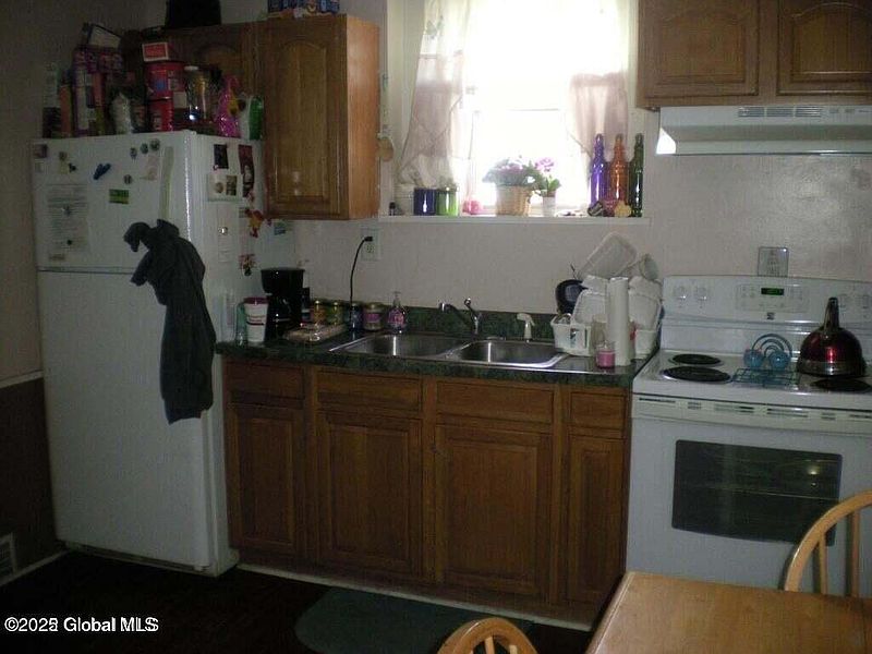 2nd image of 214 S Grand Street