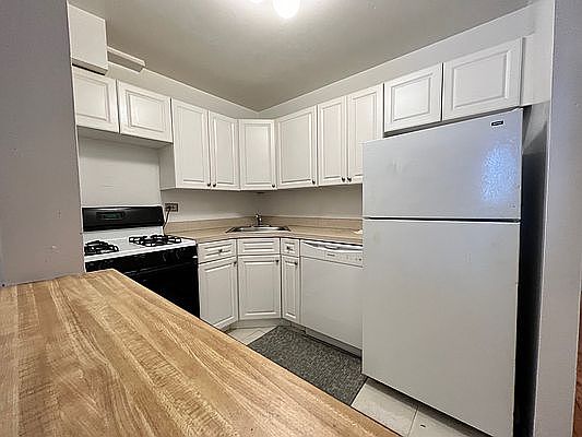 4th image of 325 E 64th St APT 513