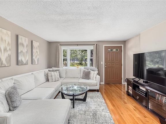 2nd image of 275 Grotto Ave APT 1D
