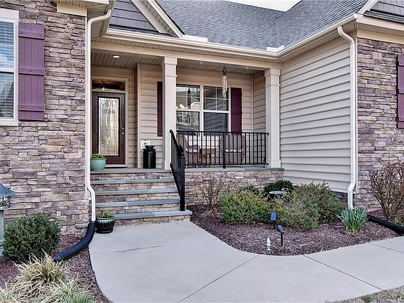 3rd image of 7610 Flowering Magnolia Ln