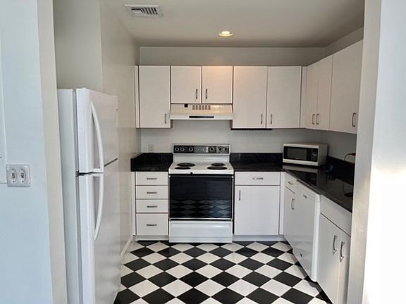 5th image of 10 Weston Ave APT 406