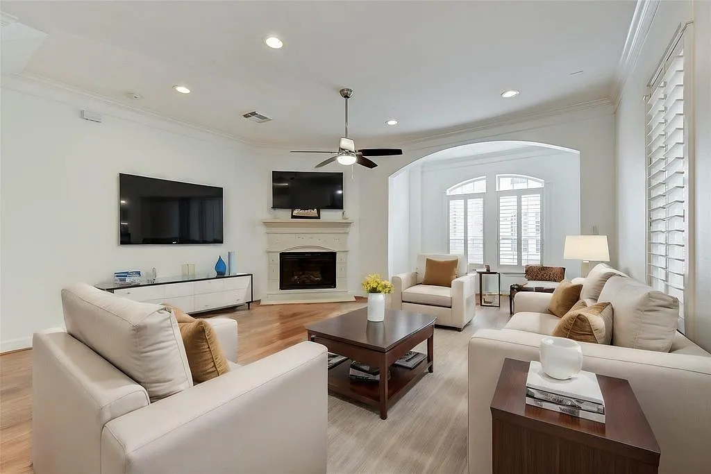 3 bed, 2.5 bath, 3314 sqft, $4,999 — Photo 2