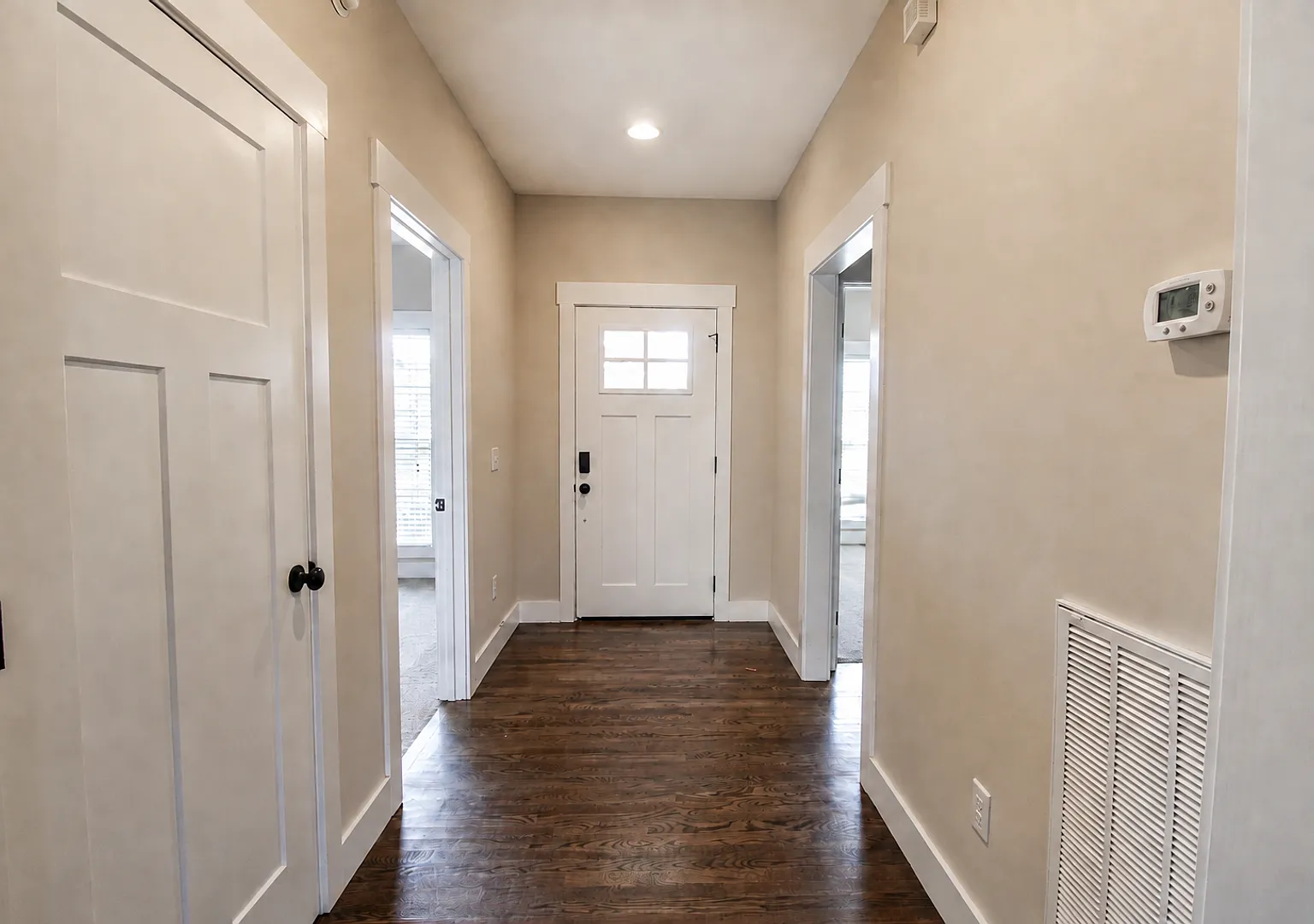 Pet-Friendly 3-Bedroom Home with 2-Car Garage Near Highway 111 — Photo 2