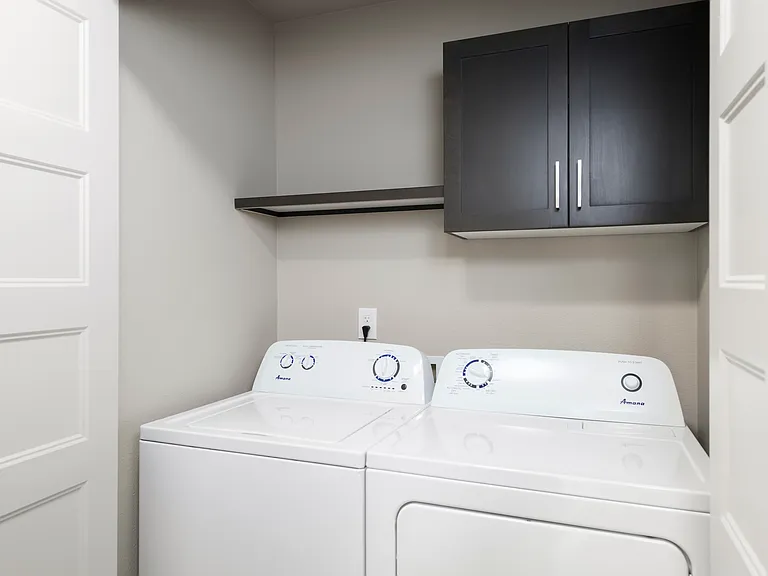 Regency Apartments — Photo 48