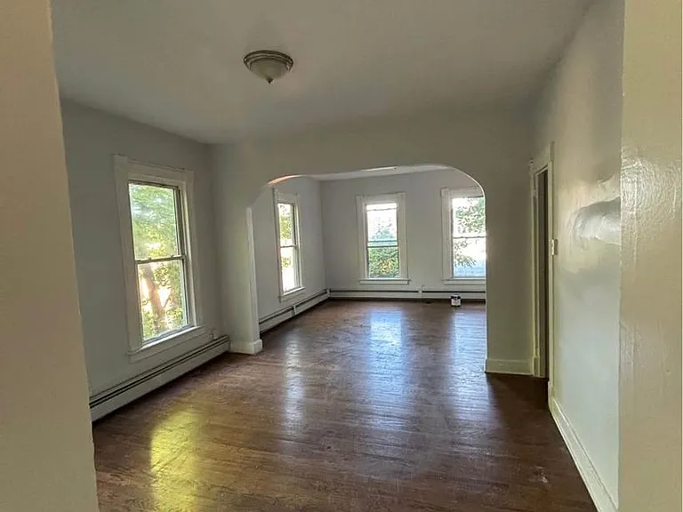 109 Main St — Photo 4