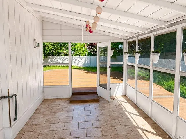 23 Ginny Ln — Photo 2
