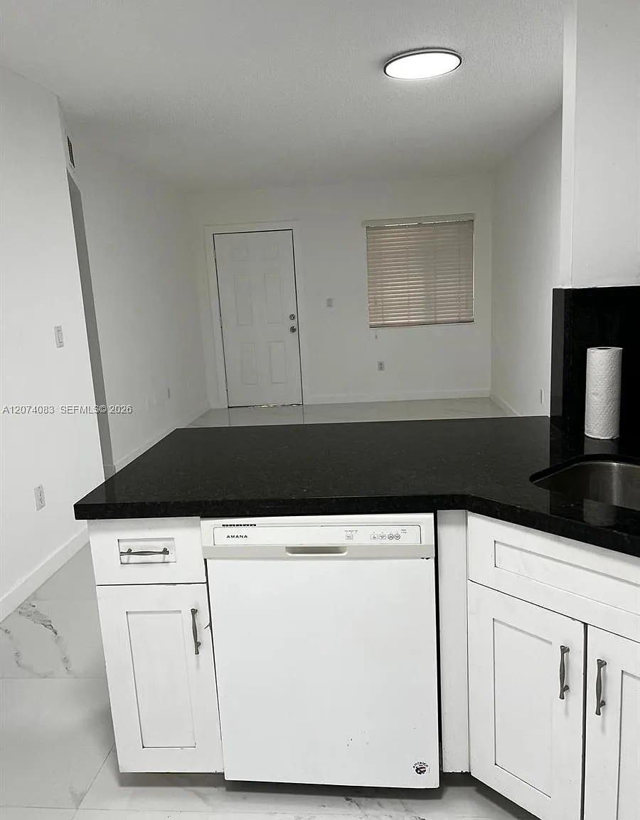 Alameda Tower 6 Condo — Photo 4