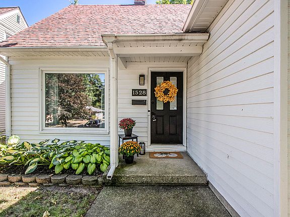 5th image of 1528 Cornell Dr SE