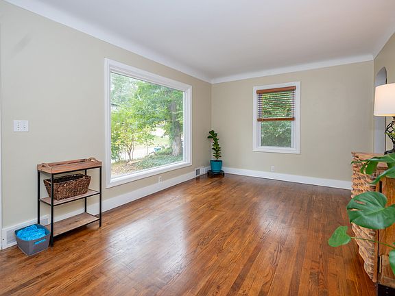 4th image of 2456 Kensington Dr