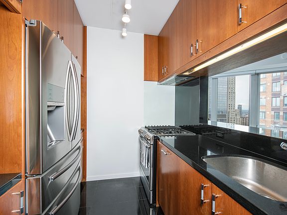3rd image of 150 W 56th St APT 5503