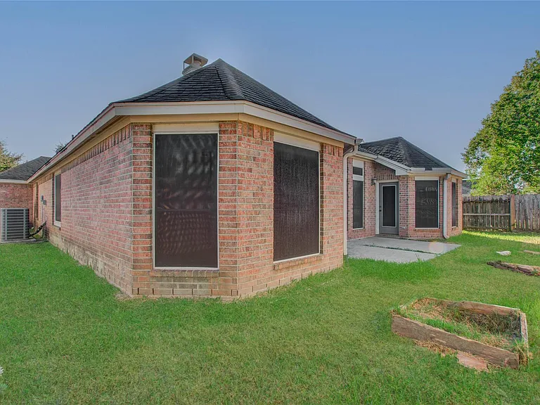 14731 Raven Hollow Ln — Photo 40