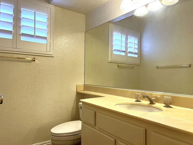 1349 Crestmont Dr — Photo 13