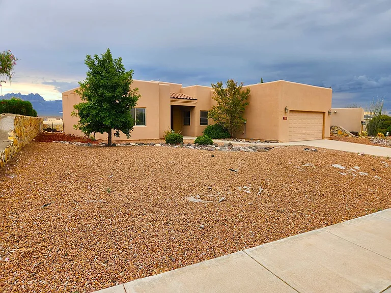 2105 San Patricio Loop — Photo 2