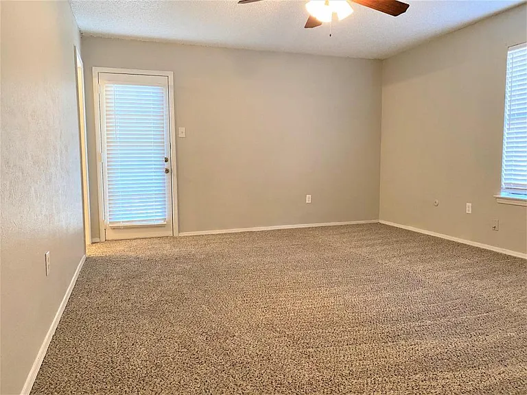 6059 Shadydale Ct — Photo 13