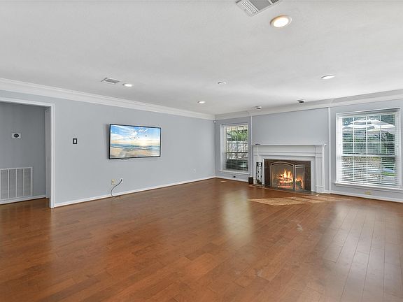 5th image of 43 Hessenford St