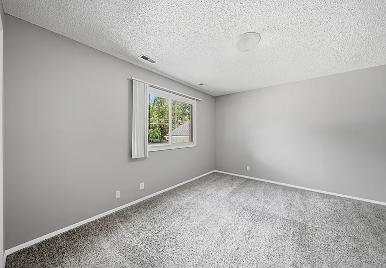 438 S 27th St #3 — Photo 5