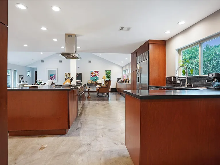 5643 Terwilliger Way — Photo 5