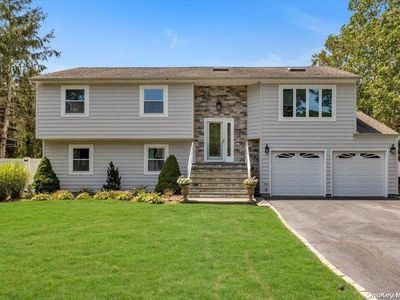 22 Nicole Court, Bohemia, NY, 11716