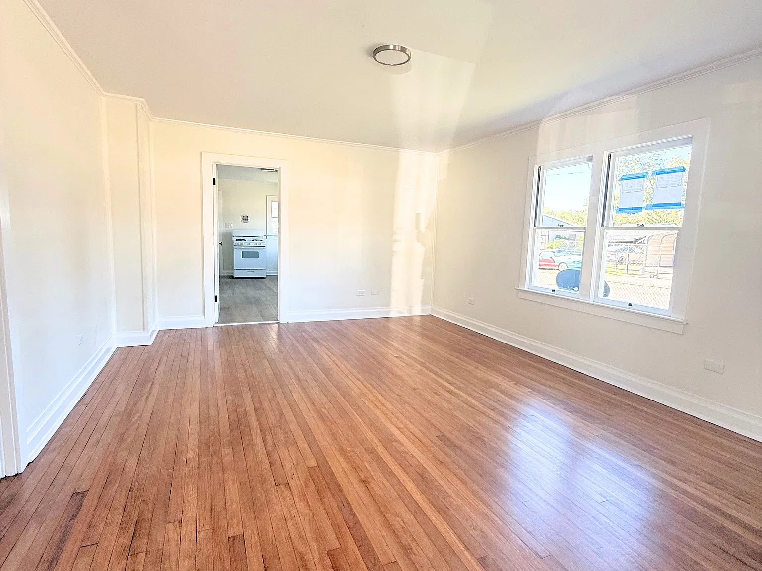 2 bed, 1.0 bath, 1000 sqft, $850 — Photo 2