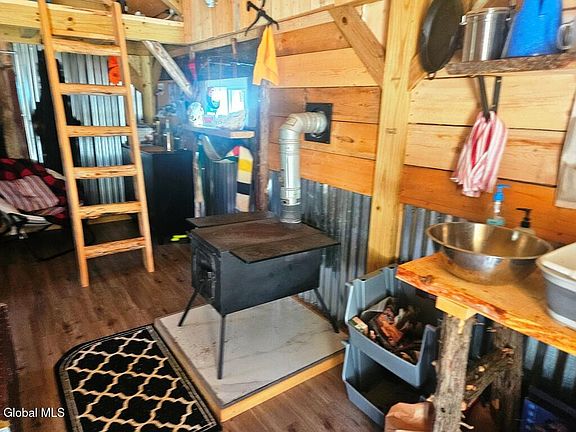 5th image of 915 Mill Valley Road