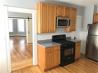 107 Gold St #1B — Photo 4