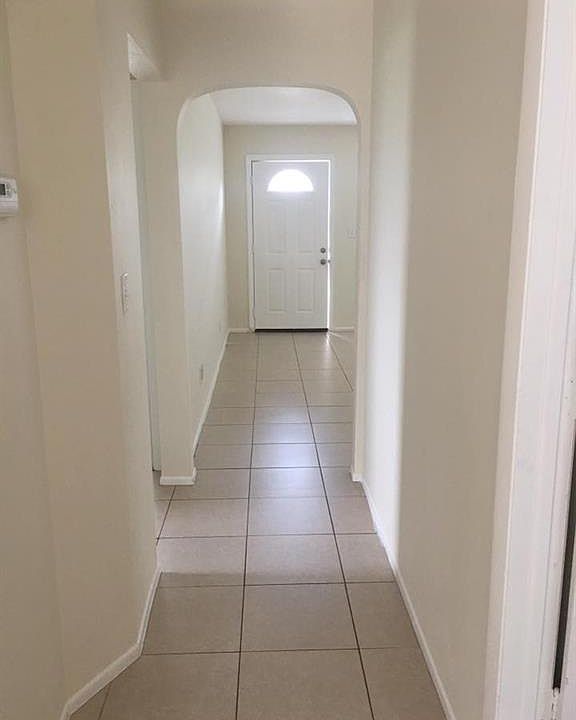 1st image of 679 Bell Blvd S