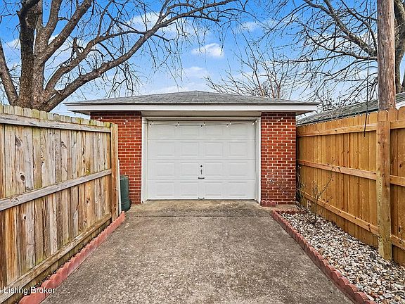 5th image of 4317 Cloverleaf Dr