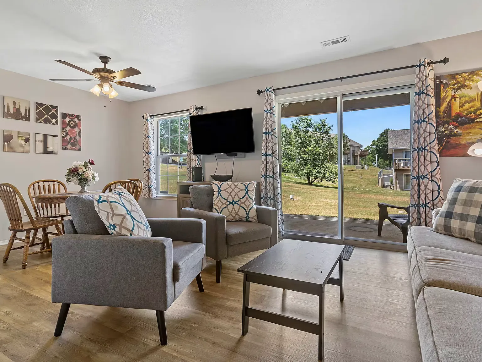 1 bed, 551 sqft, $1,300 — Photo 2