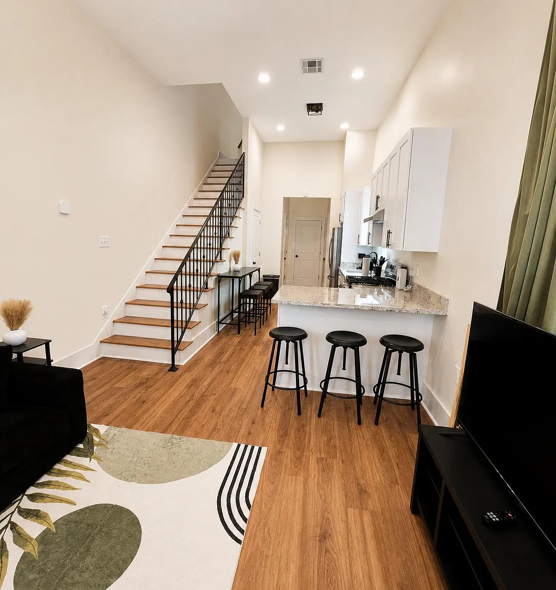 3 bed, 2.5 bath, 2458 sqft, $1,321 — Photo 3