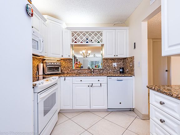 5th image of 2965 SW 22nd Ave APT 103