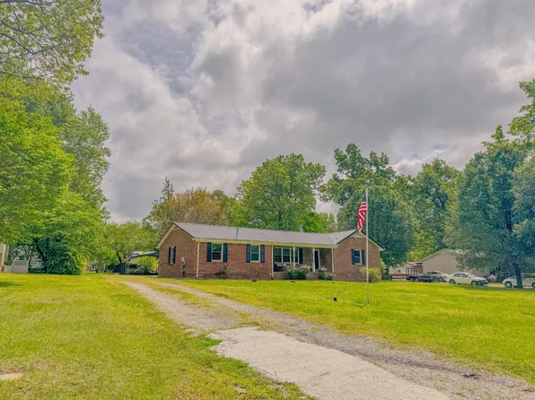 106 Larkway Dr, Tullahoma, TN 37388