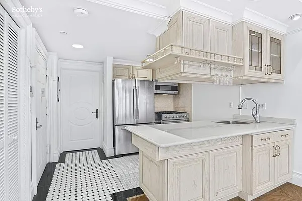 Rented by Sotheby's International Realty | media 9