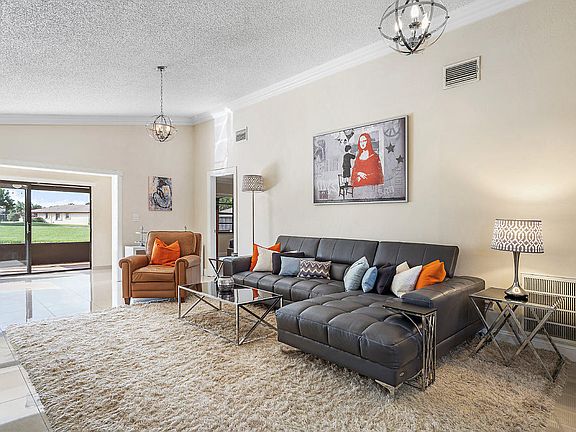 4th image of 1553 Ferngran Ave