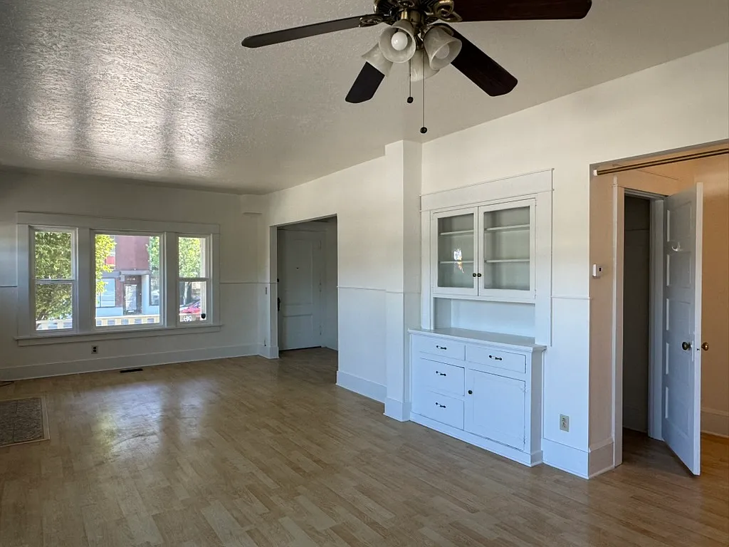 1 bed, 1000 sqft, $1,950 — Photo 3