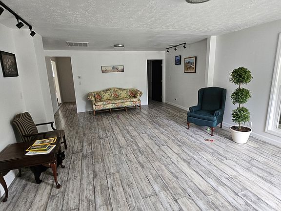 5th image of 212A McArthur Dr