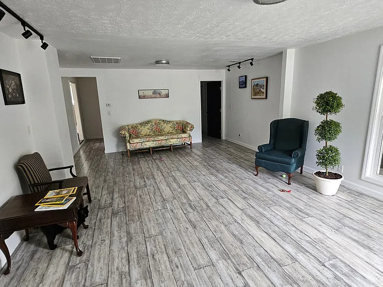 212A McArthur Dr — Photo 5